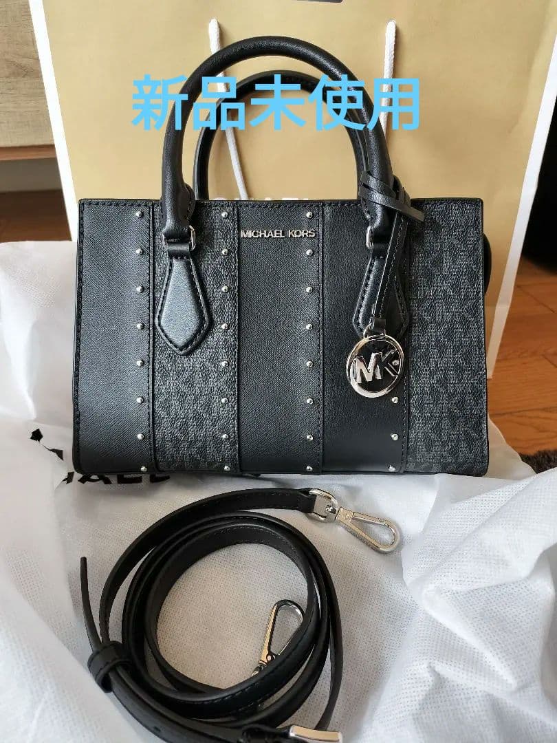 新品 MICHAEL KORS スタッズ ショルダー バッグ ブラック - メルカリ