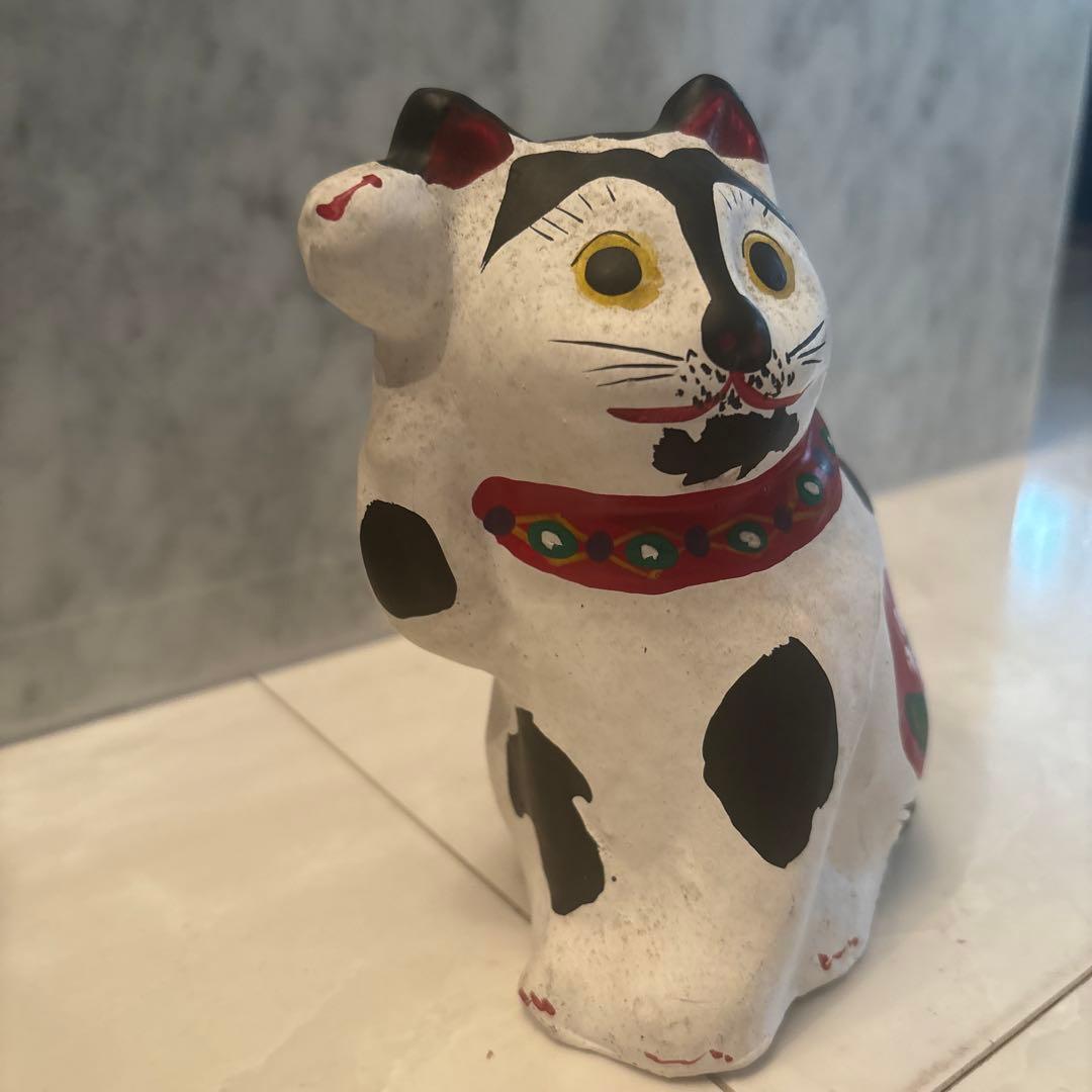 佐々木孝和作　岩手県郷土玩具 民藝手描きの瞳やまつ毛、ヒゲ、色彩が芸術的な張子猫