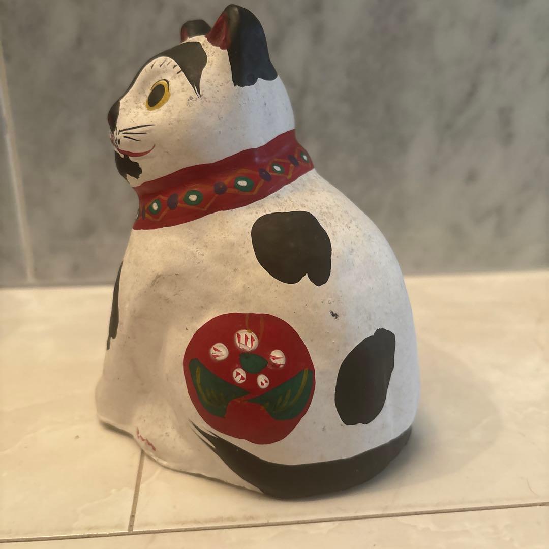 佐々木孝和作　岩手県郷土玩具 民藝手描きの瞳やまつ毛、ヒゲ、色彩が芸術的な張子猫