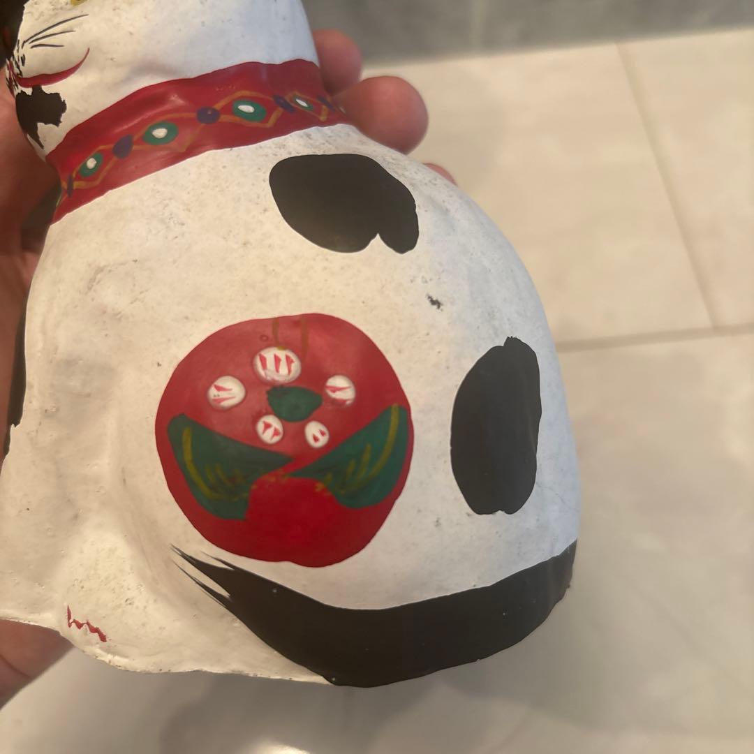 佐々木孝和作　岩手県郷土玩具 民藝手描きの瞳やまつ毛、ヒゲ、色彩が芸術的な張子猫