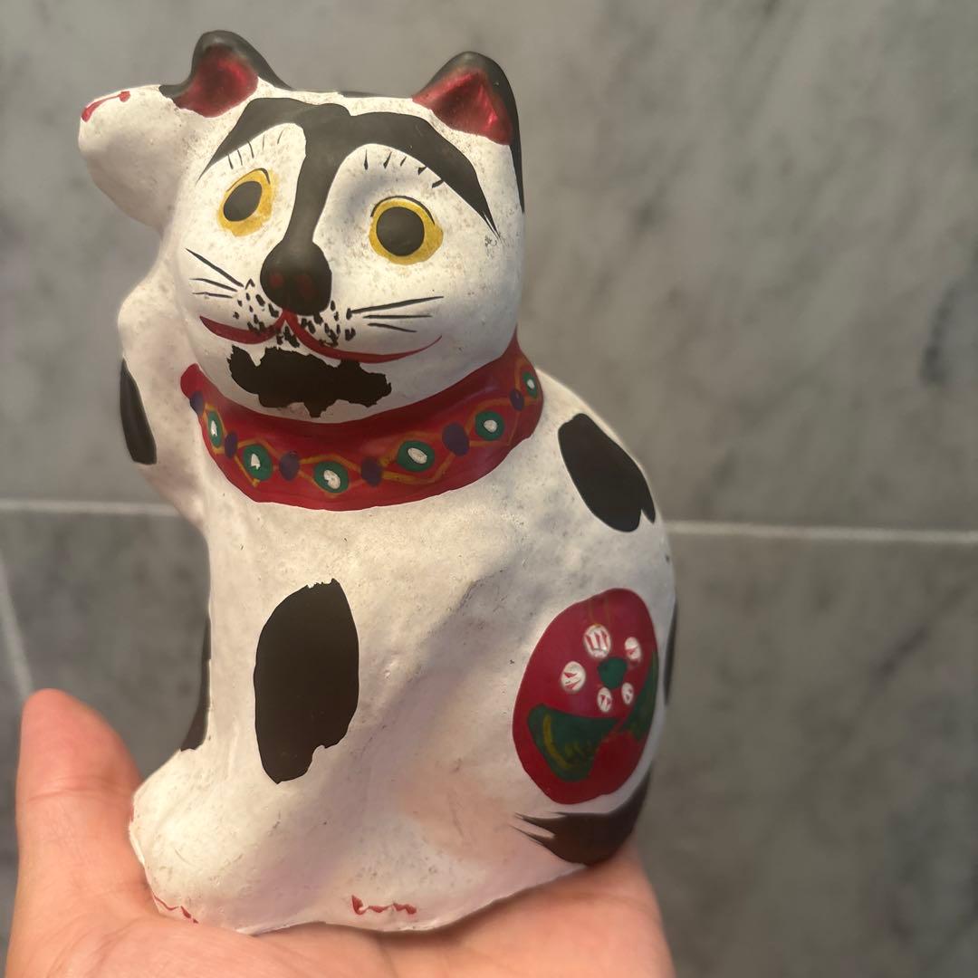 佐々木孝和作　岩手県郷土玩具 民藝手描きの瞳やまつ毛、ヒゲ、色彩が芸術的な張子猫