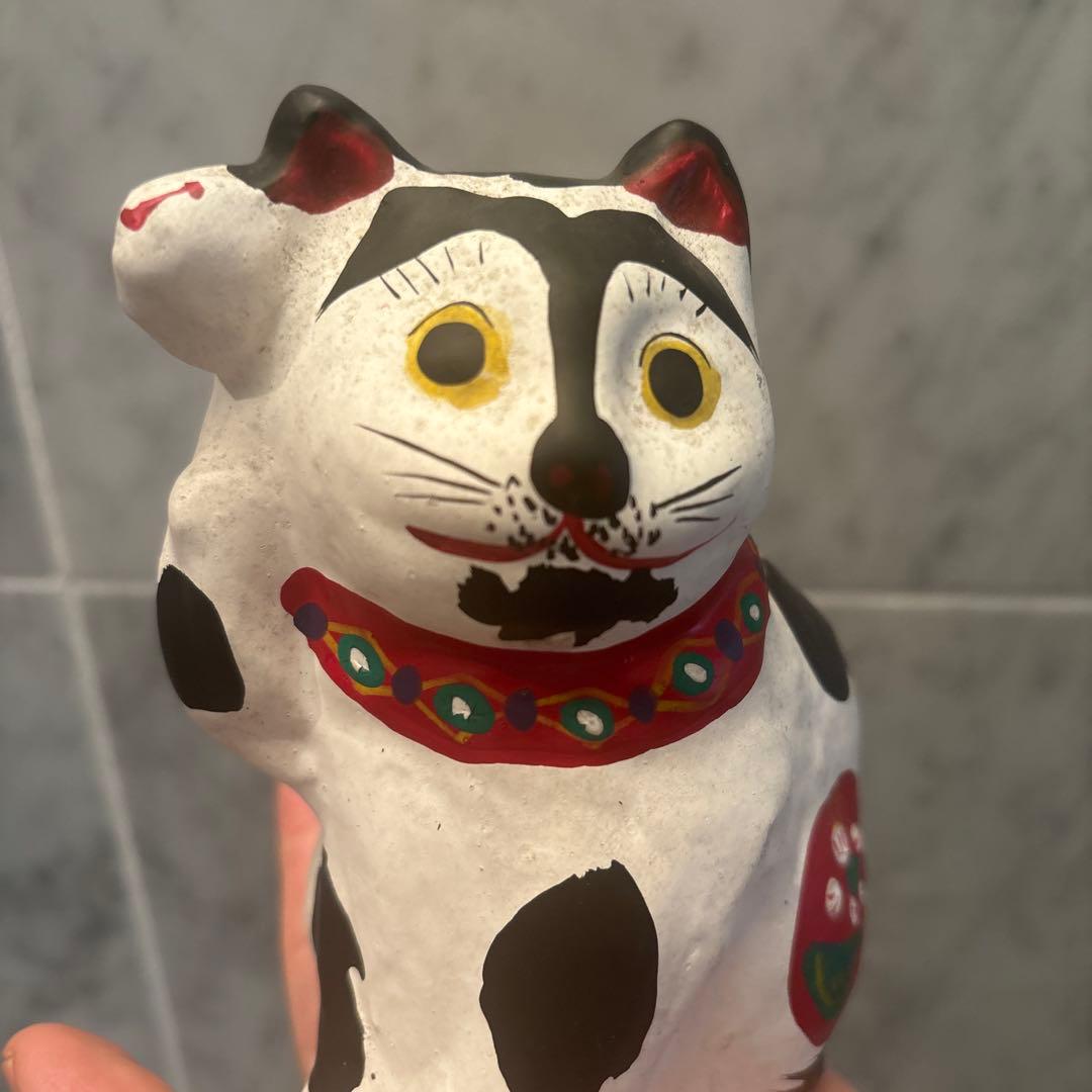 佐々木孝和作　岩手県郷土玩具 民藝手描きの瞳やまつ毛、ヒゲ、色彩が芸術的な張子猫
