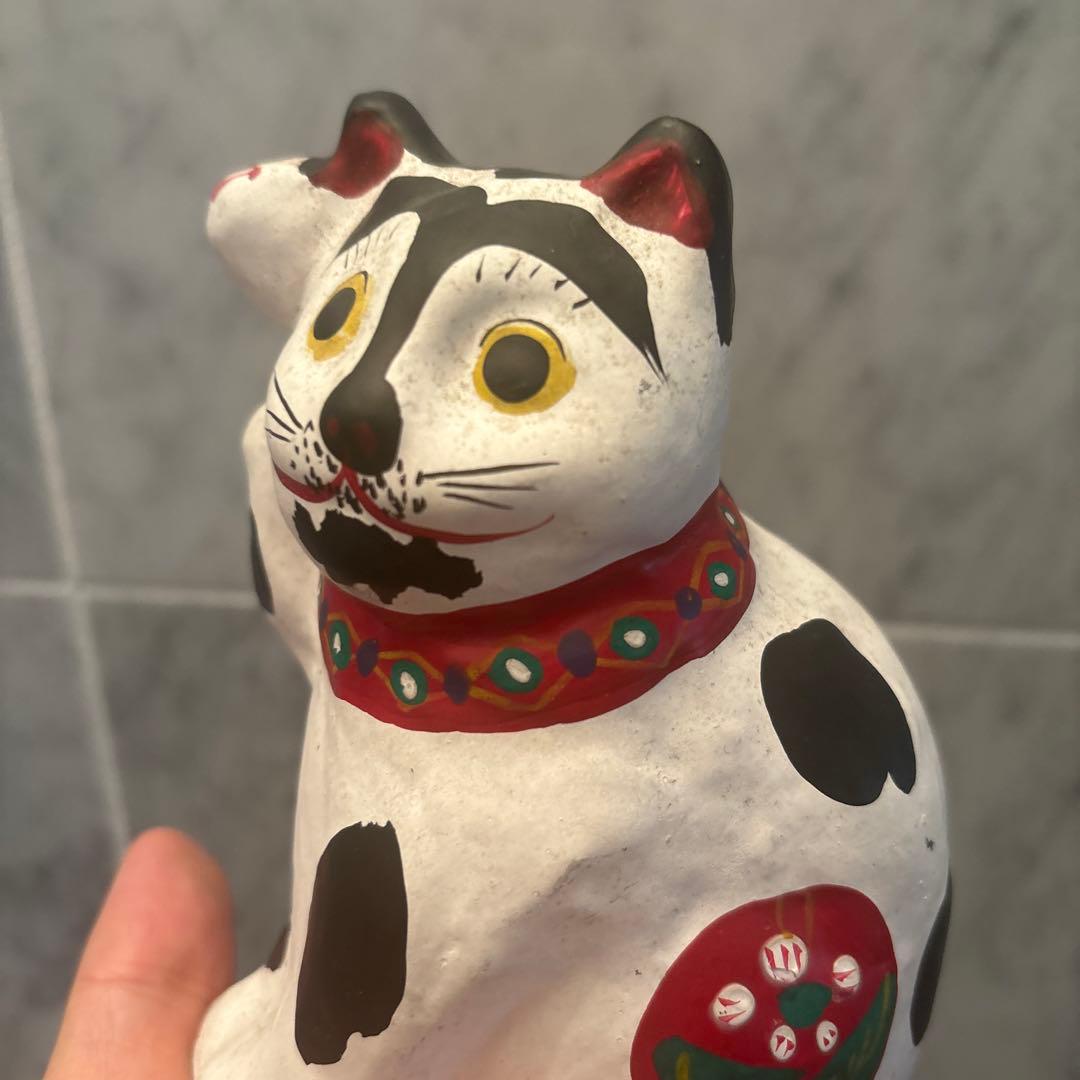 佐々木孝和作　岩手県郷土玩具 民藝手描きの瞳やまつ毛、ヒゲ、色彩が芸術的な張子猫