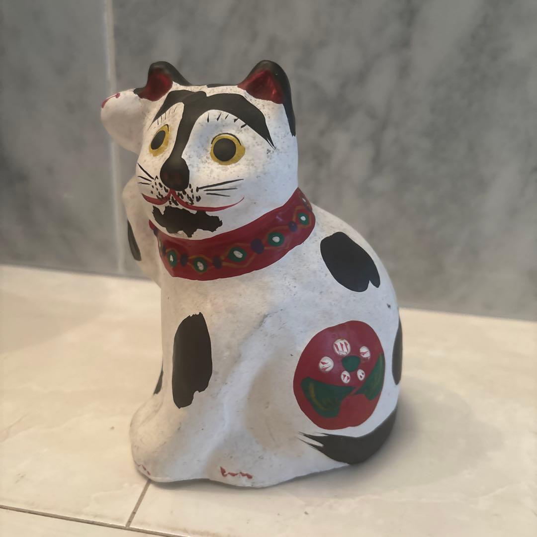 佐々木孝和作　岩手県郷土玩具 民藝手描きの瞳やまつ毛、ヒゲ、色彩が芸術的な張子猫