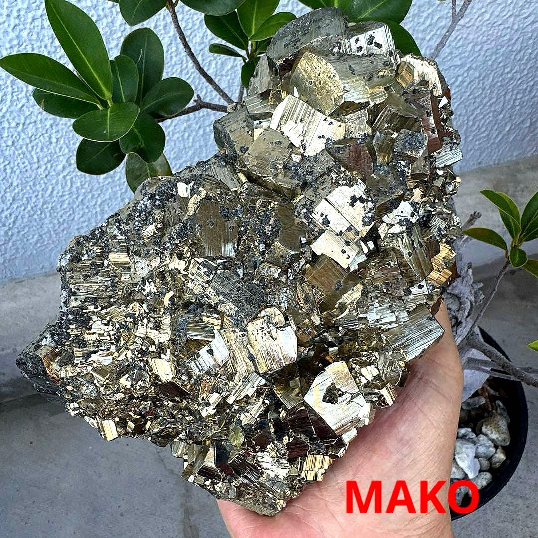 M1768☆パイライト原石クラスター2.7Kg☆天然石　原石☆N50716