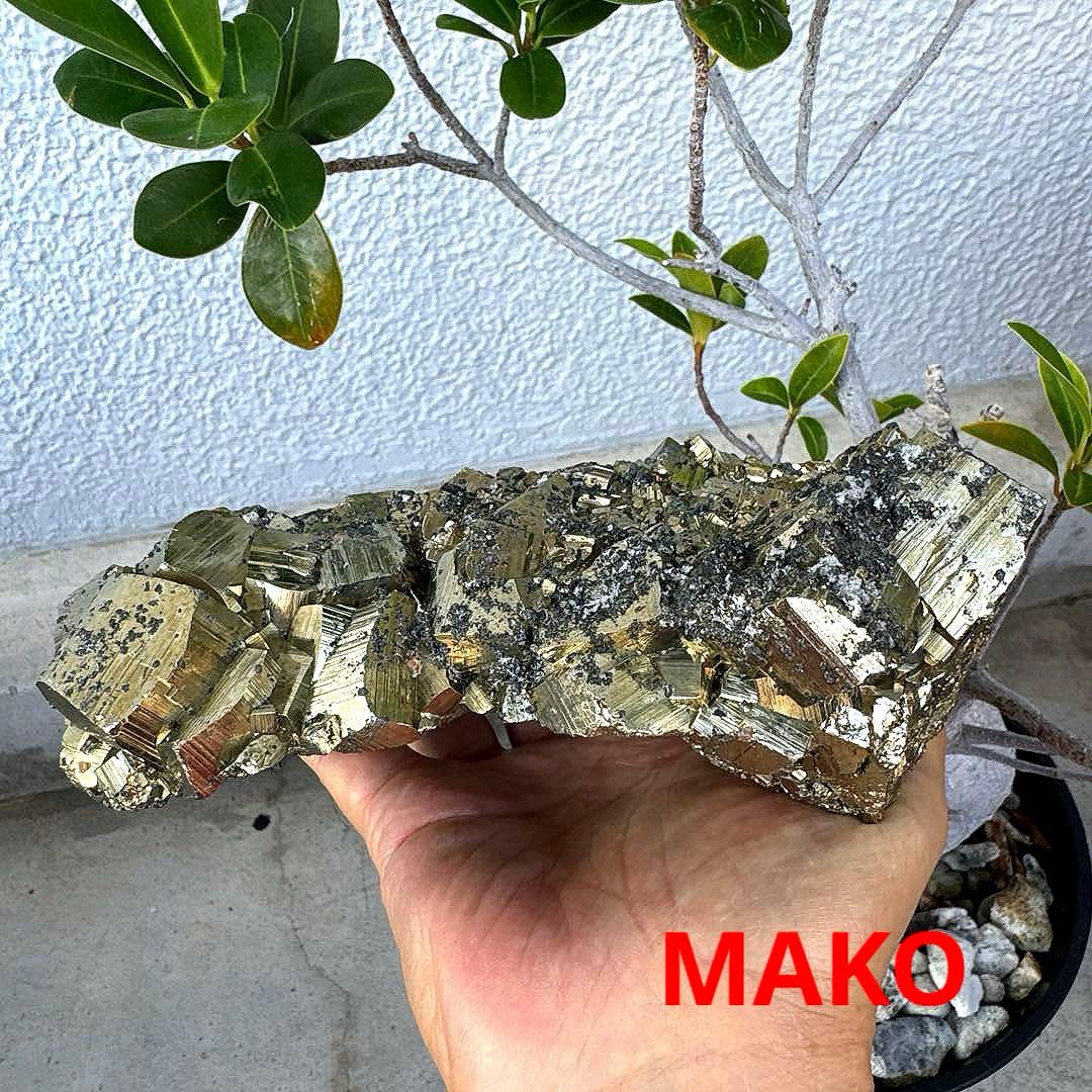 M1768☆パイライト原石クラスター2.7Kg☆天然石　原石☆N50716