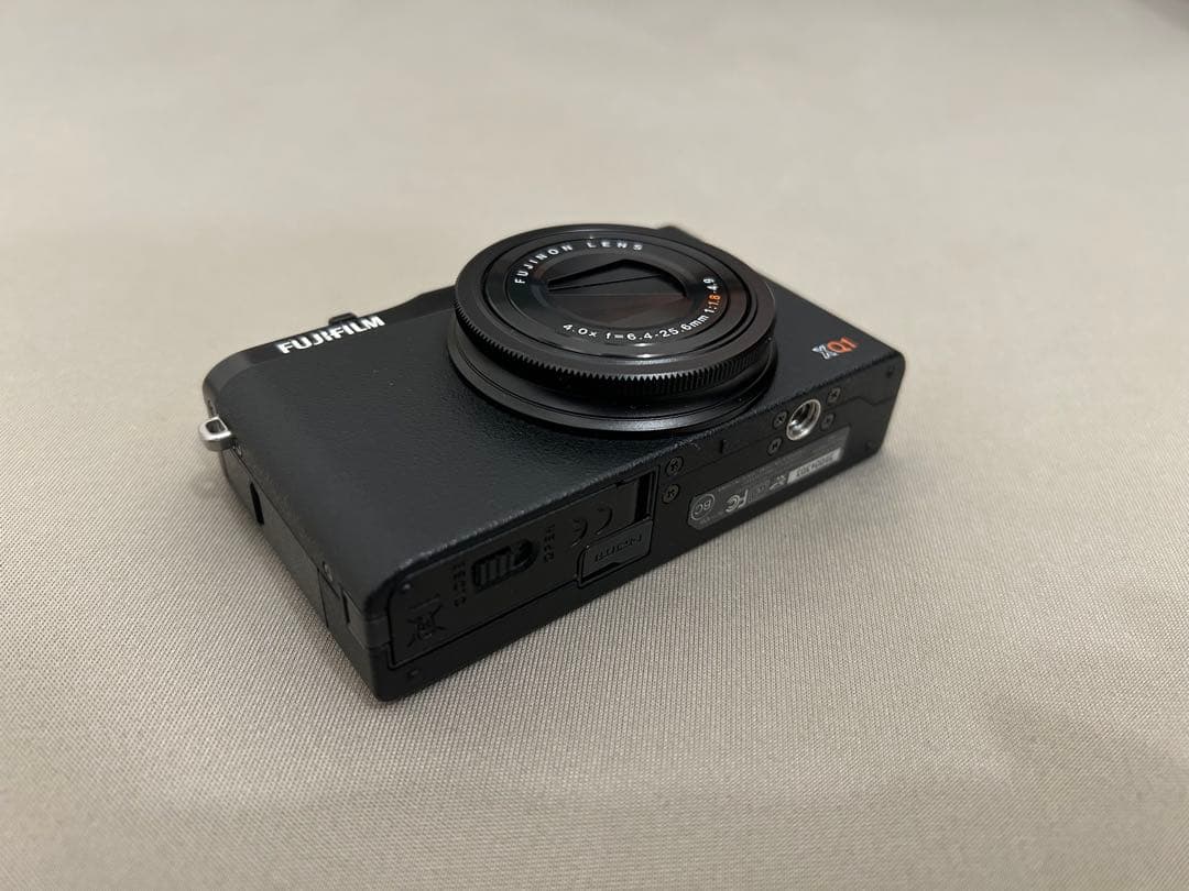 FUJIFILM XQ1 コンパクトデジタルカメラ