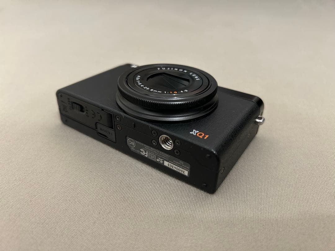 FUJIFILM XQ1 コンパクトデジタルカメラ