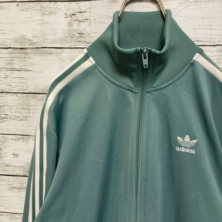 adidasトラックジャケット 刺繍ロゴ くすみグリーン Lサイズ