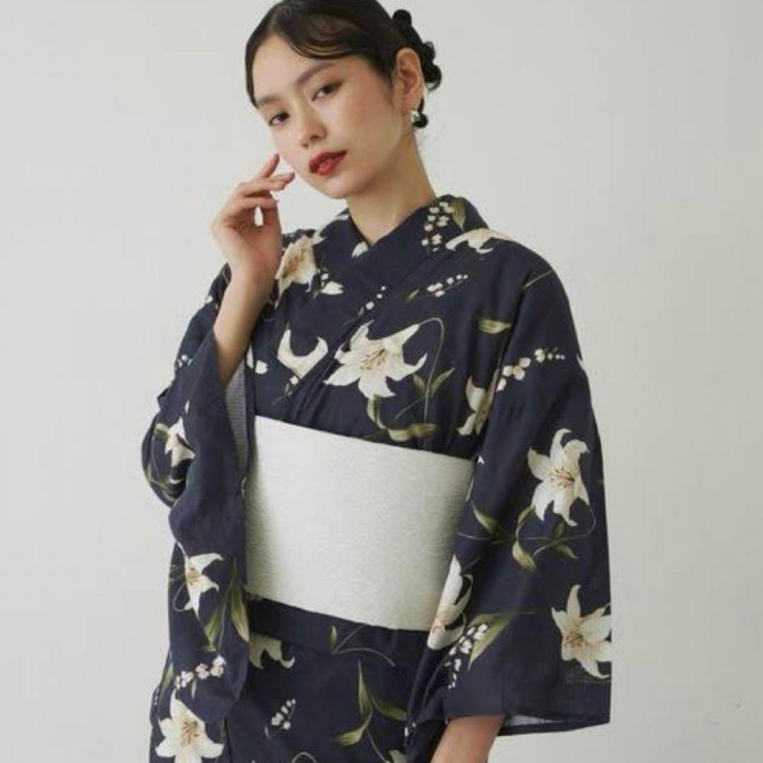 ラベルエチュード 浴衣セット 百合柄 ネイビー 作り帯 下駄 - メルカリ