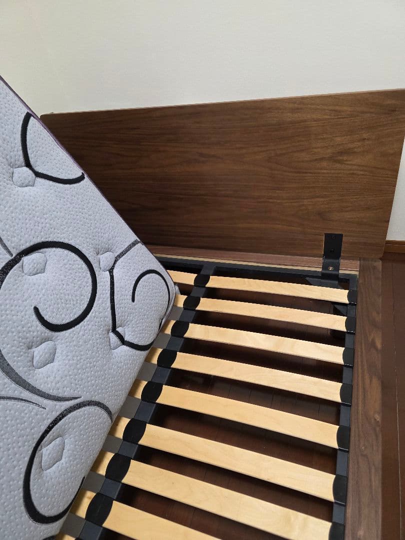 無印良品ベッドフレーム　セミダブル　(送料込み)