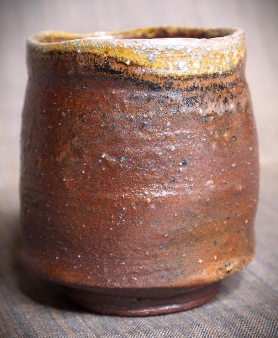 人気作家★多久守★備前《窯変》筒湯呑★共箱