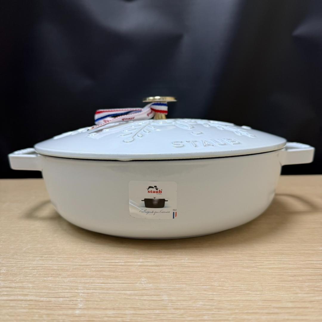 ☆未使用 STAUB ブレイザー スノーフレーク ホーロー鍋 24㎝ ホワイト