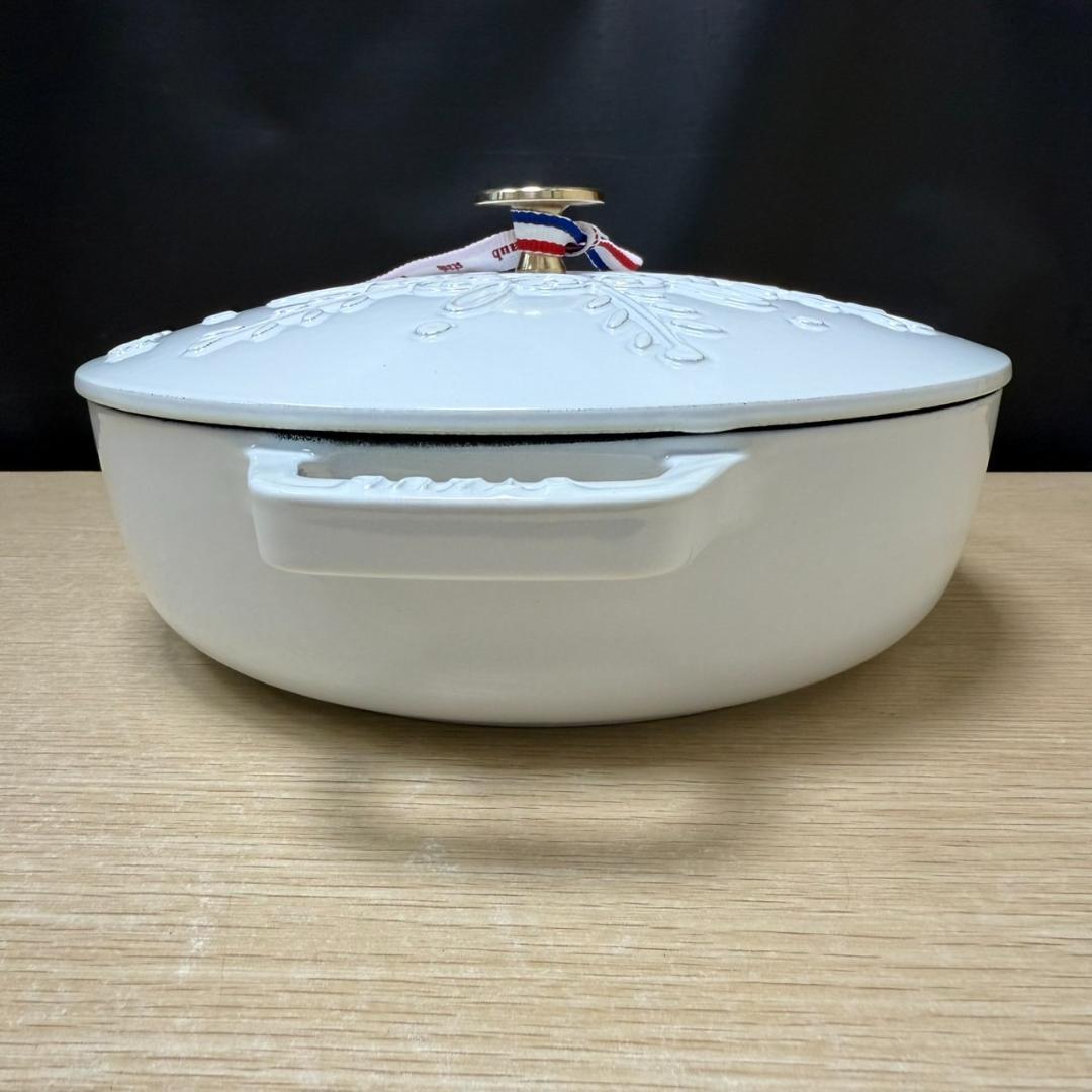 ☆未使用 STAUB ブレイザー スノーフレーク ホーロー鍋 24㎝ ホワイト