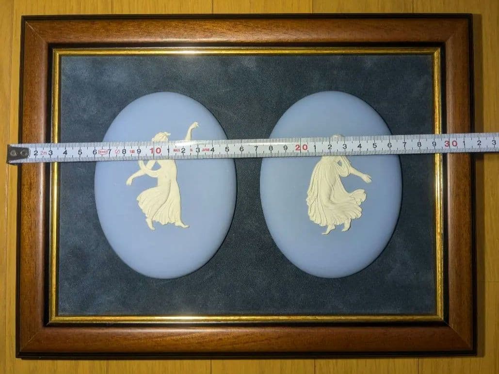 【直筆サイン付】ウェッジウッド　額縁入りペアカメオ陶板