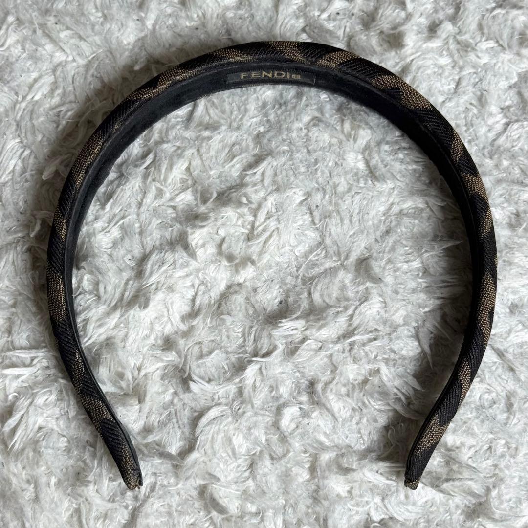 フェンディ FENDI カチューシャ ズッカ柄 ロゴ総柄 クッション ヘアバンド