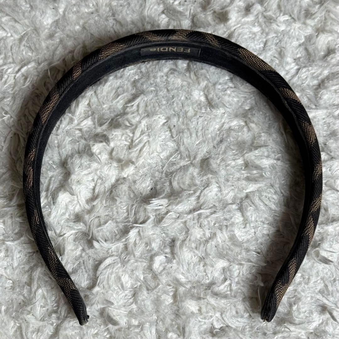 フェンディ FENDI カチューシャ ズッカ柄 ロゴ総柄 クッション ヘアバンド