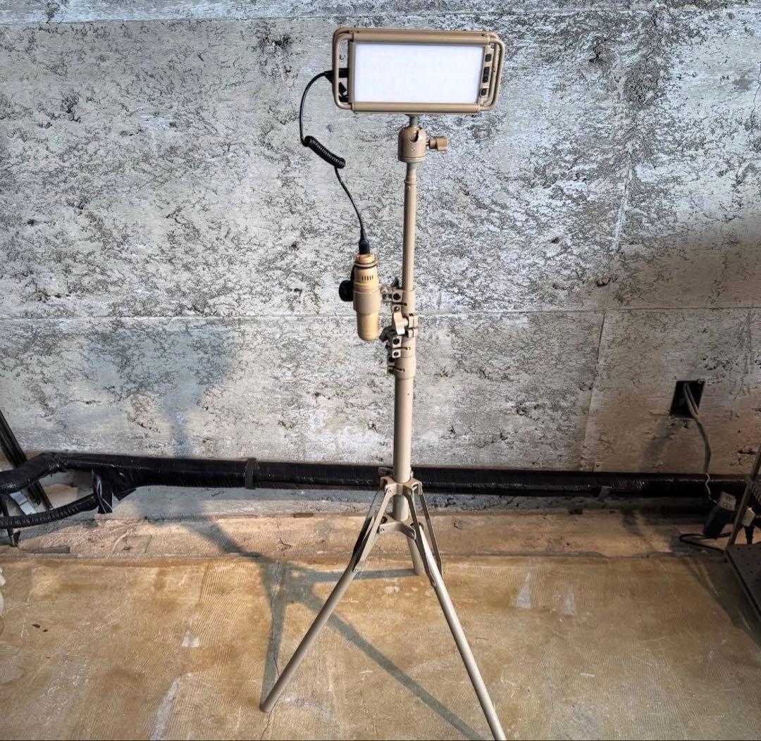 新品 BRUNT 三脚 タン 収納ケース付き