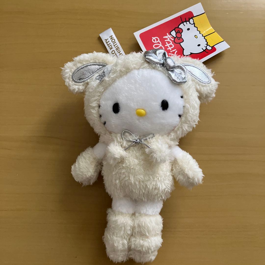 ハローキティ展 雪うさぎ マスコットホルダー - メルカリ