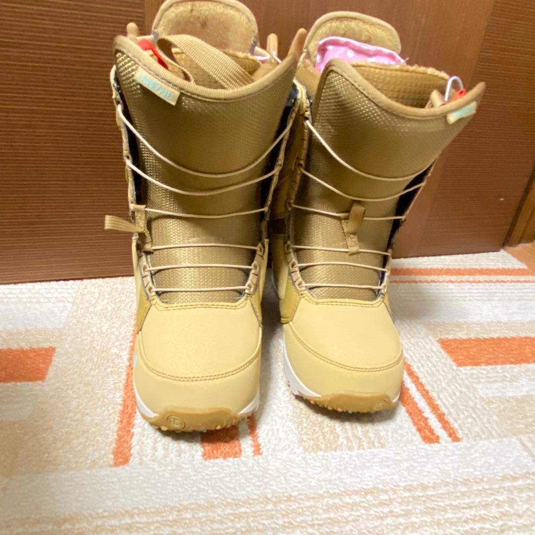 美品　24.5 BURTONレディース　スノーボードブーツ　アジアンフィット