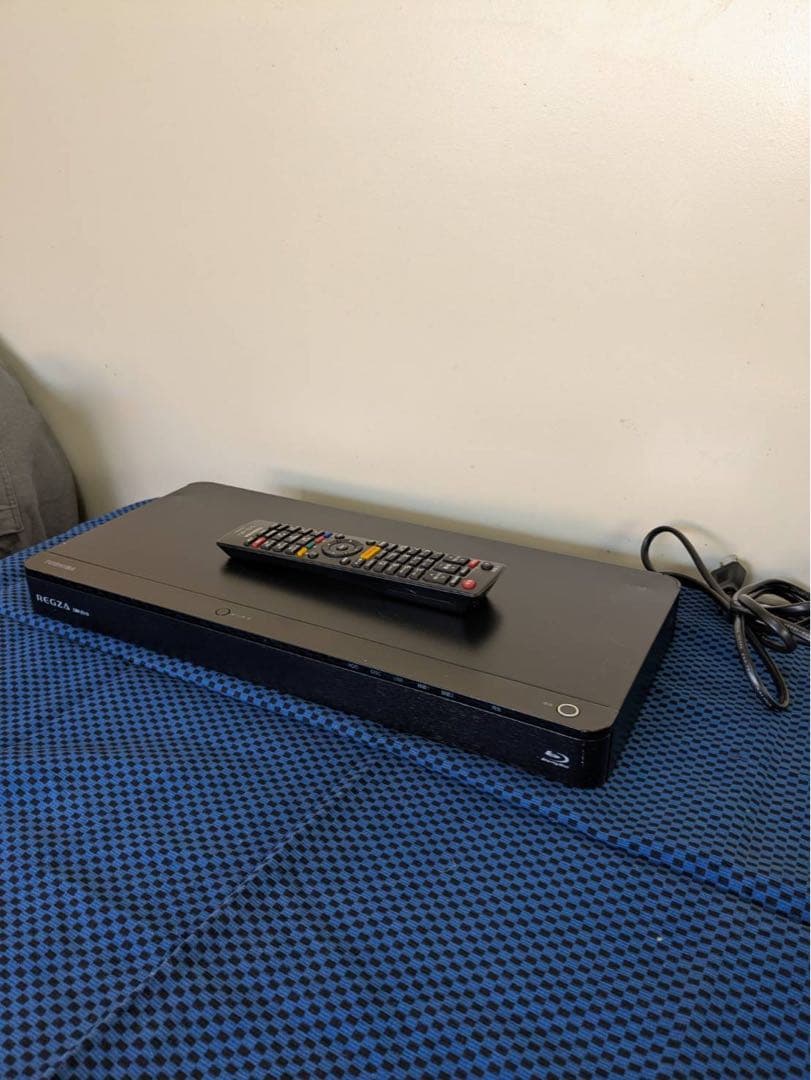 【ララ】TOSHIBA REGZAブルーレイプレーヤー リモコン付き