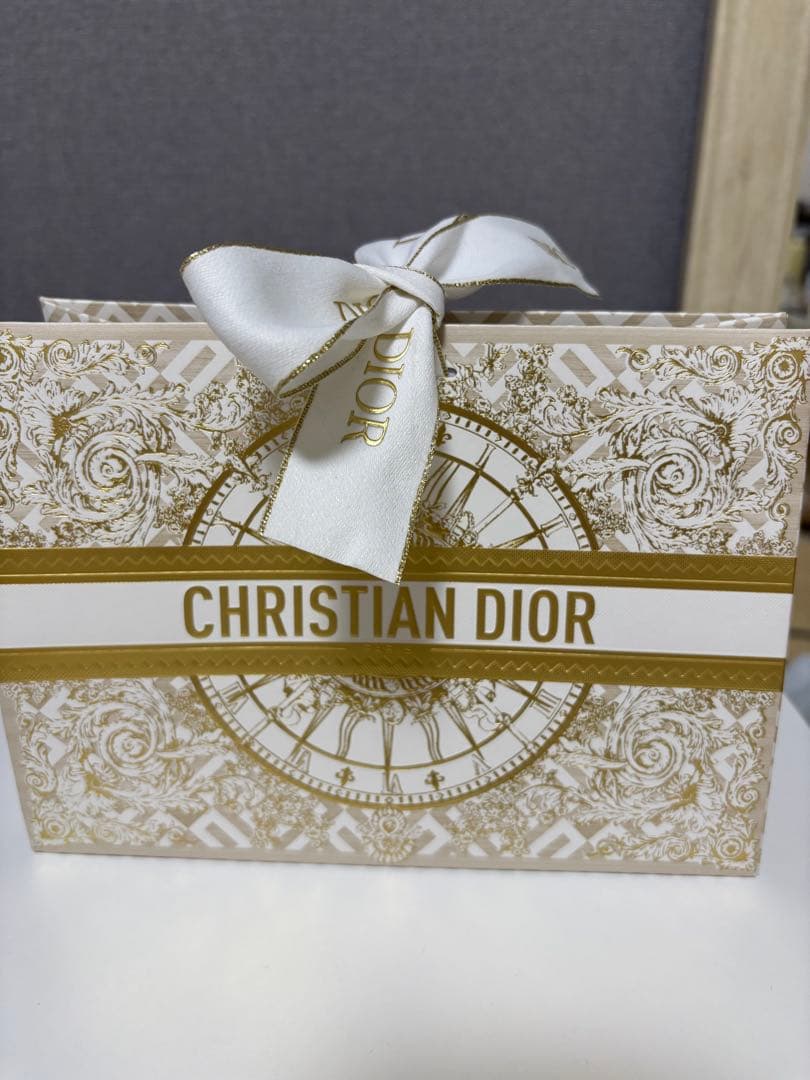 【新品】DIOR プレステージホワイトルプロテクターUVルミエールシアーグロー