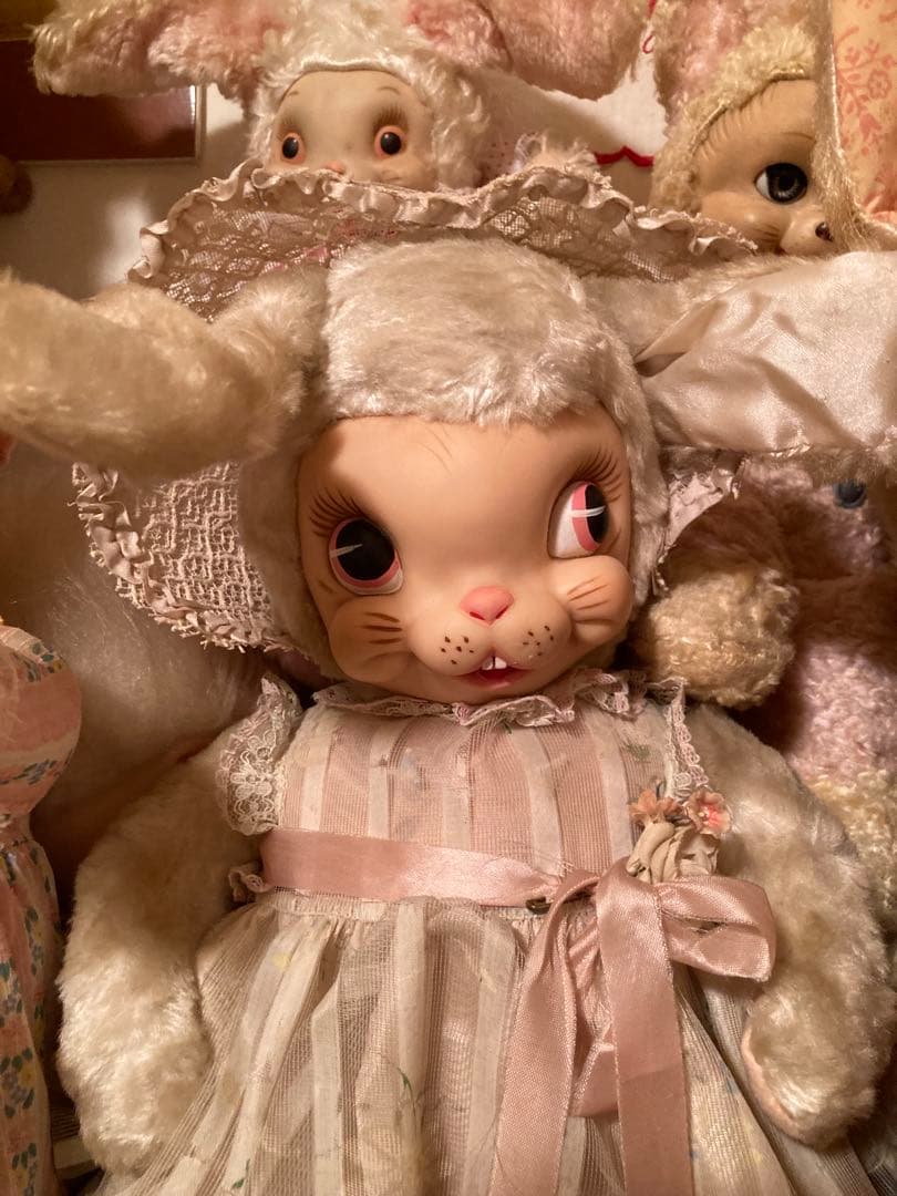 ラシュトンうさぎちゃんのラバーフェイスドール。 ピンクのドレス