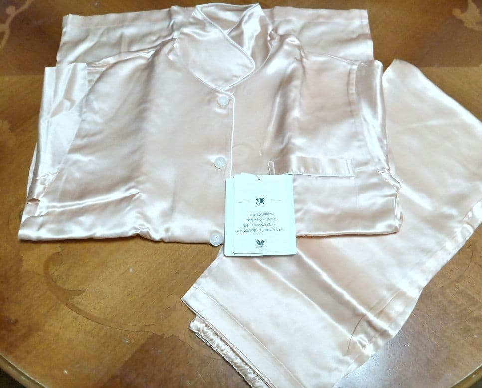 ◎新品未使用タグ付 Wacoal 睡眠科学 シルクパジャマ ワコール Sサイズ絹
