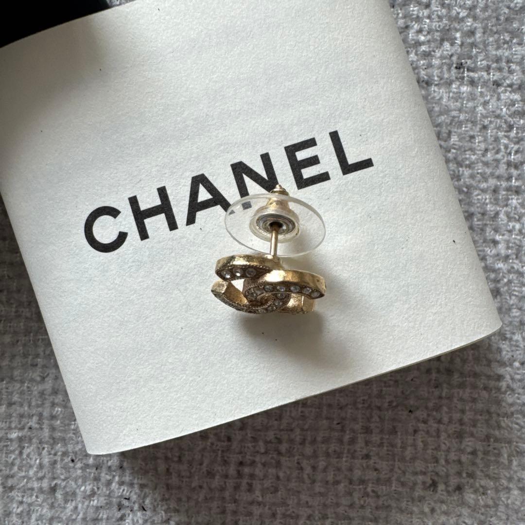 CHANEL ロゴピアス　片耳