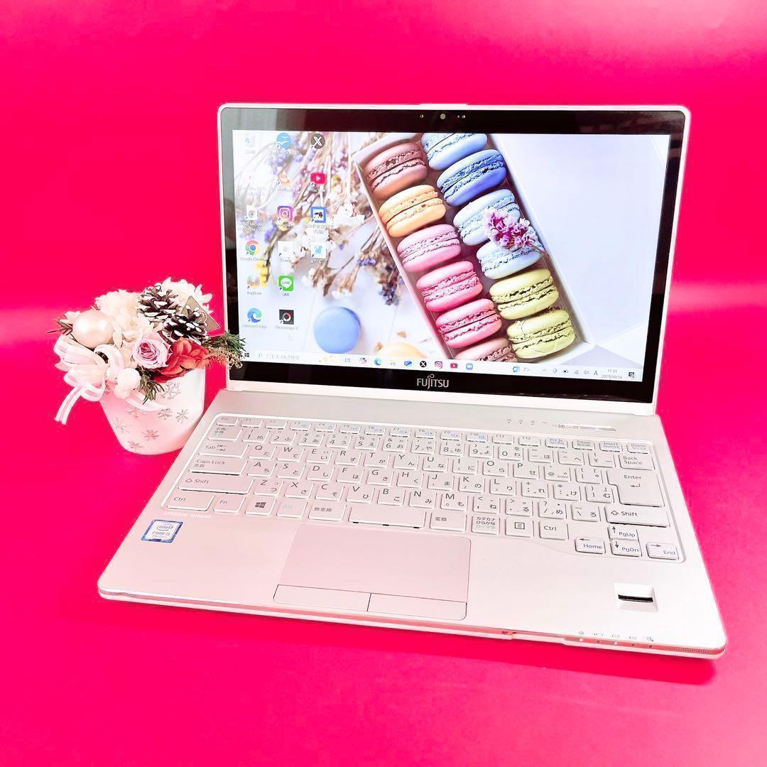 小型軽量❣️タッチパネル✨️可愛い白薄型ノートパソコン✨️カメラ付きサクサク快適SSD