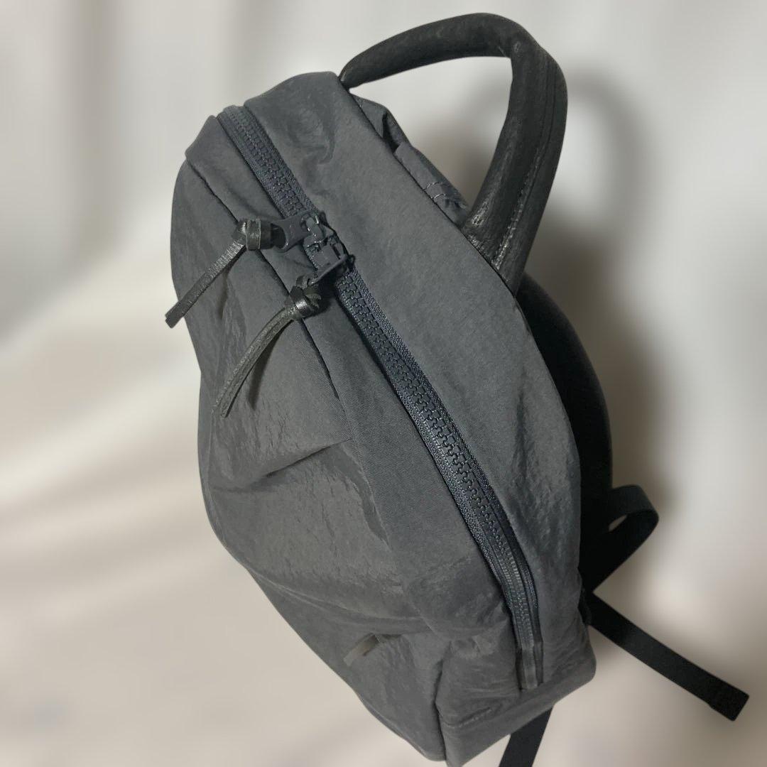 NIZYU KANO ニジュウカノウ　ライトナイロンリュックS スレートグレー