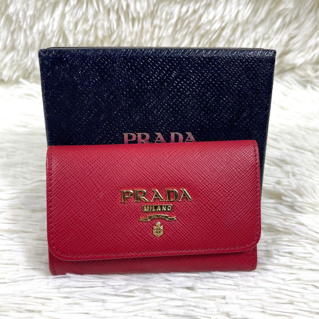 未使用級‼️PRADA プラダ　4連キーケース　サフィアーノレザー　ロゴ金具