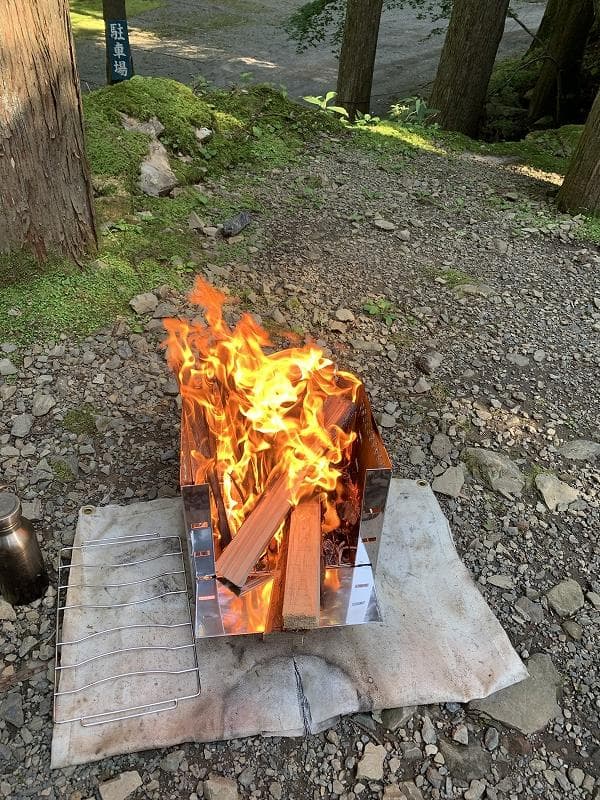 自由調節 2-4人用 多役 アウトドア 薪ストーブ 焚き火台 A4サイズ