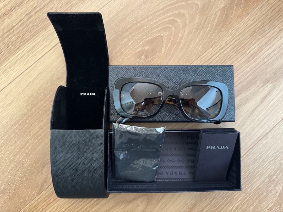 Prada スカラップデザイン サングラス hyde