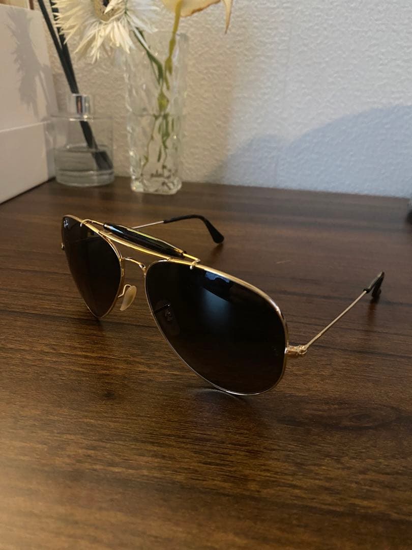 Ray-Ban アビエーター サングラス ゴールド