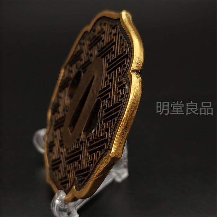 日本刀装具　刀鍔　唐草卍字の図　銅地　細工　金銀メッキ　刀剣美術　武道具