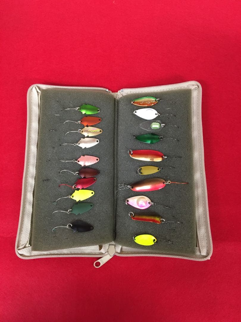 S655 エリアトラウト　ルアーセット61個　ワレット付き
