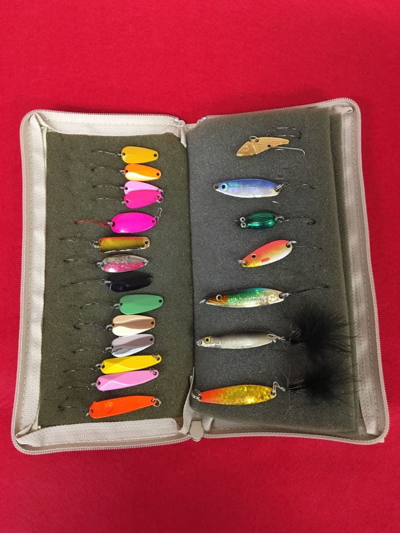 S655 エリアトラウト　ルアーセット61個　ワレット付き