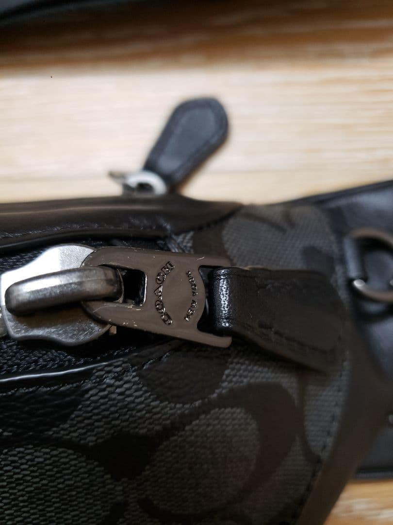 COACH ボディバッグ ブラック ロゴパターン