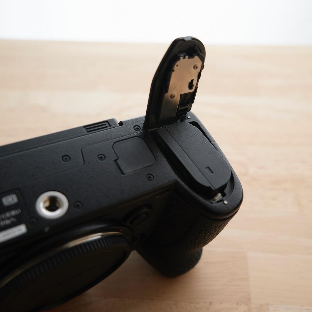 LUMIX S5 本体 【モニター破損しています】