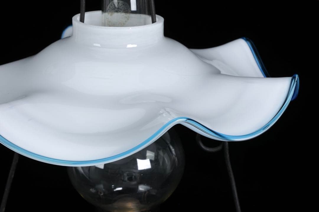 吊りオイルランプ 明治～大正期 水色縁乳白ガラス傘 大正ガラス 古美術 骨董品