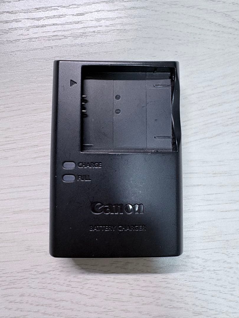 Canon デジタルカメラ　IXY640 シルバー