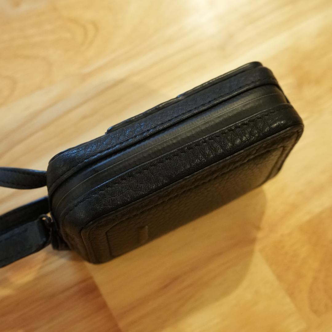 【美品】objcts.io アジャスタブルレザーストラップ一体型 マイクロバッグ