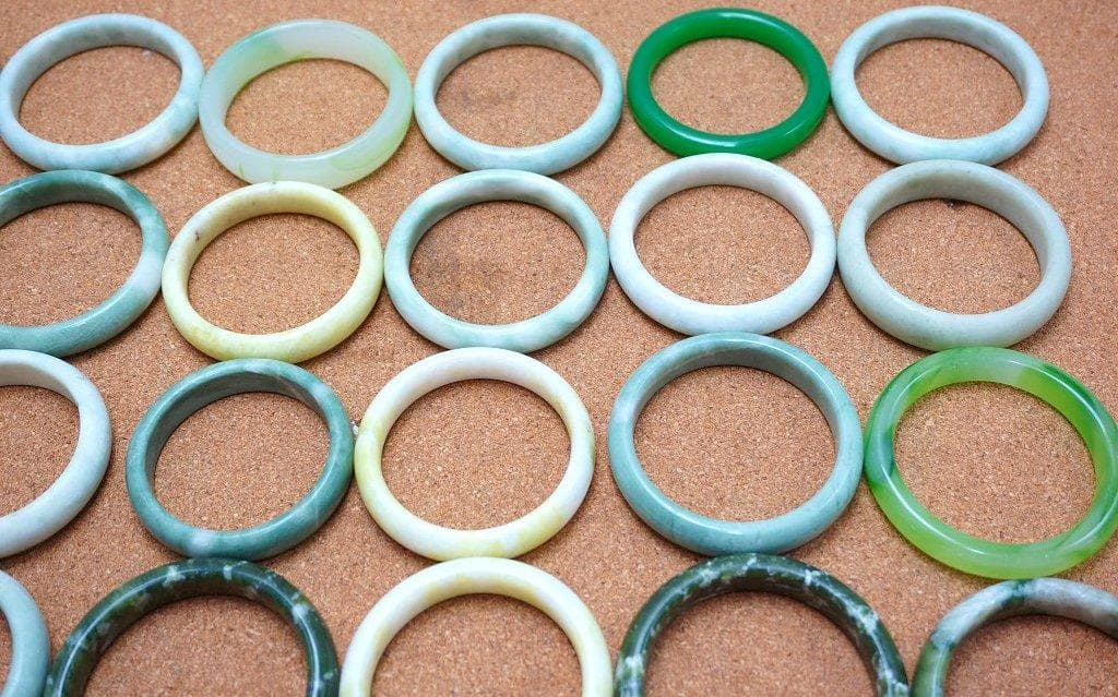 緑石 翡翠 等 バングル 30点 ブレスレット Nm25-250210B