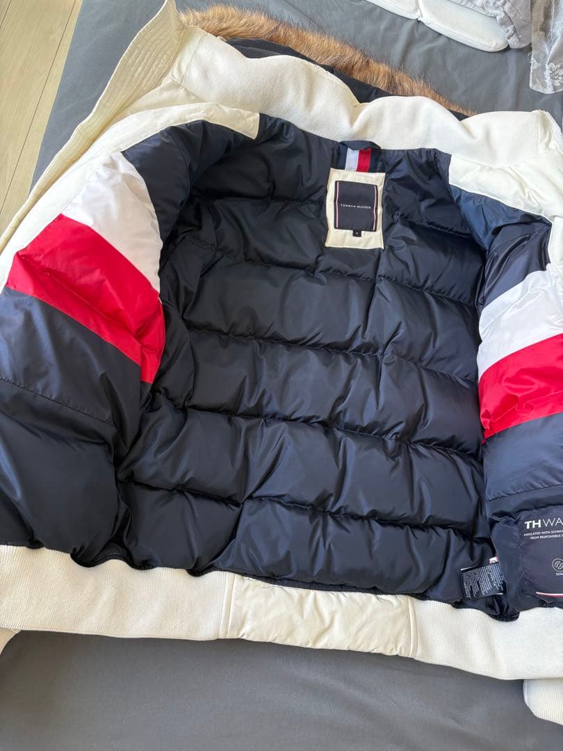 TOMMY HILFIGER ホワイトダウンジャケットフード付き クリーニング済