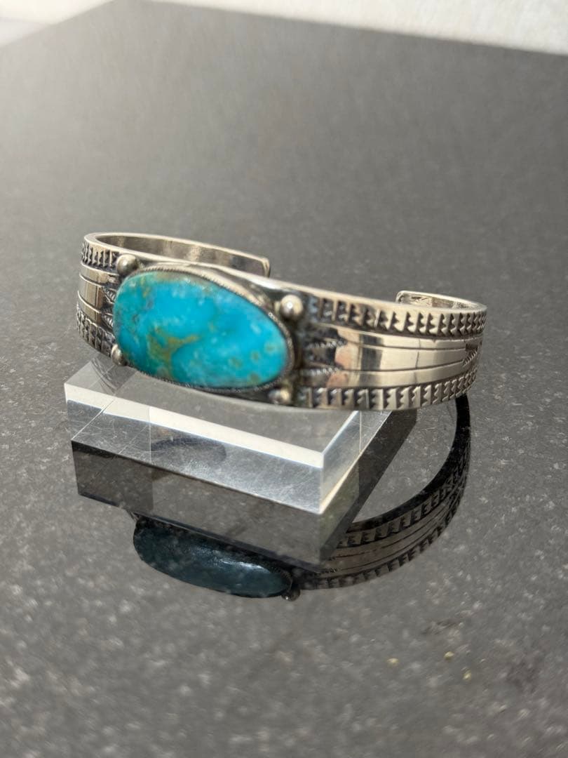 NAVAJO ナバホ Martinez ターコイズ1石 シルバーバングル - メルカリ