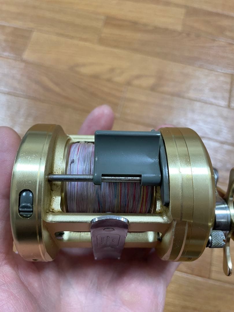 シマノ カルカッタ 小船1000 ベイトリール 両軸