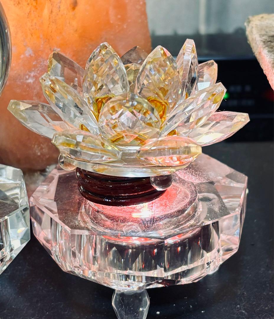 クリスタル 蓮の花 ライトアップ 置物