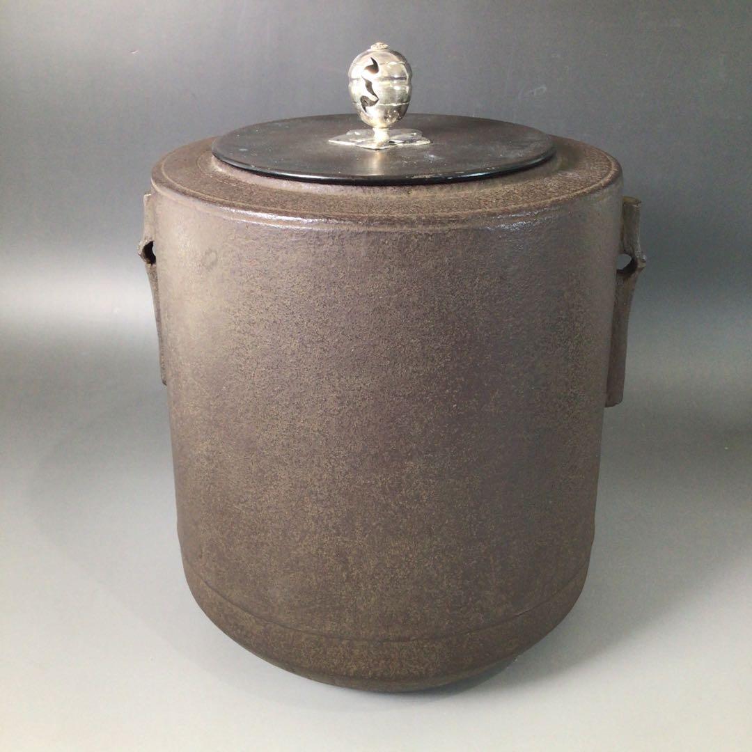 Ｓ１２４　茶釜　『釜師　菊地正直造』『南鐐摘み』『竹紋』『肩衝釜』　共箱　茶道具