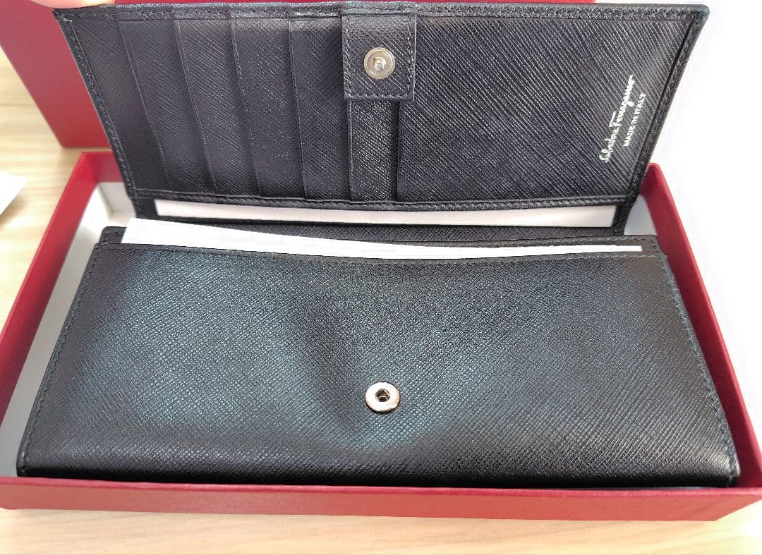 美品　Ferragamo　フェラガモ　ヴァラ　リボン　長財布　JP22-B480